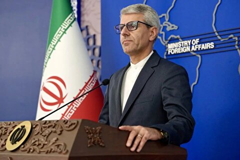 سخنگوی وزارت خارجه: سفر مقامات آمریکا به اسلام‌آباد به خودشان مربوط است/ در هیچ کدام از مذاکرات، موضوع انتقال ذخایر اورانیوم مطرح نبوده؛ موضع ما حفظ دستاورد‌های هسته‌ای در داخل خاک ایران است/ برای تأمین منافع ملی خود، قائل به ضرب‌الاجل نیستیم/ بررسی پیشنهادات آمریکا که در سفر فرمانده ارتش پاکستان ارائه شد، ادامه دارد