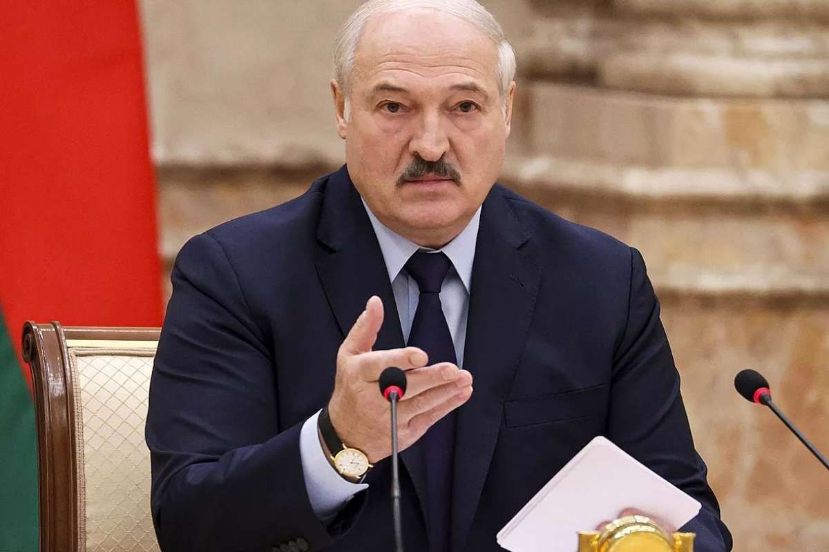 رئیس‌جمهور بلاروس خطاب به آمریکا: شما تمام جهان اسلام را خشمگین کرده‌اید؛ این افراد سرسخت هستند و برخلاف من و شما، از جان خود نیز دریغ نمی‌کنند/ شما آن‌ها را تحریک کردید و اکنون باید دلجویی کنید و امتیاز دهید/ اگر اسرائیل می‌خواهد بجنگد، بگذارید خودش بجنگد