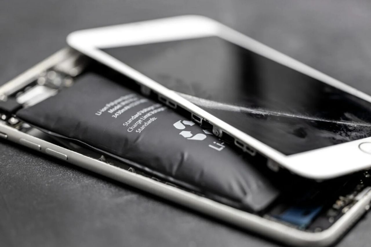 آیا باتری‌های باد کرده منفجر می‌شوند؟ همه چیز درباره‌ خطرات پنهان باتری‌ها