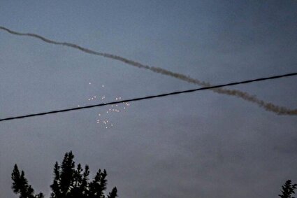 ببینید / فعال شدن پدافند در مشهد و شعار الله اکبر مردم