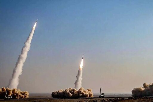 مهر: فعالیت پدافند هوایی در شرق تهران/ نفت ۱۰۶ دلار شد/ رسانه‌های عبری: اصابت موشک خوشه‌ای در حداقل ۶ نقطه در تل‌آویو/ ترامپ: ایران ۱۰۰ موشک به یک چیز بسیار مهم که ما داشتیم، شلیک کرد/ کلش ریپورت: یک نفتکش ترکیه‌ای که حامل ۱ میلیون بشکه نفت بود، در دریای سیاه هدف حمله پهپادی قرار گرفت/ استانداری هرمزگان: حمله به بندرعباس و وقوع چند انفجار