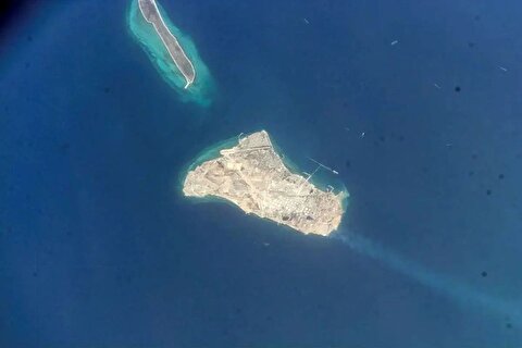 عضو ارشد موسسه کپلر: حتی اگر جزیره خارک هدف قرار گرفته شود، صادرات نفت ایران کاملاً قطع نمی‌شود، زیرا مسیرهای جایگزین می‌توانند جریان کاهش یافته را حفظ کنند/ اگر چه خارک حیاتی است، اما اهرم راهبردی واقعی ایران در توانایی تهدید به اختلال گسترده‌تر از طریق تنگه هرمز نهفته است