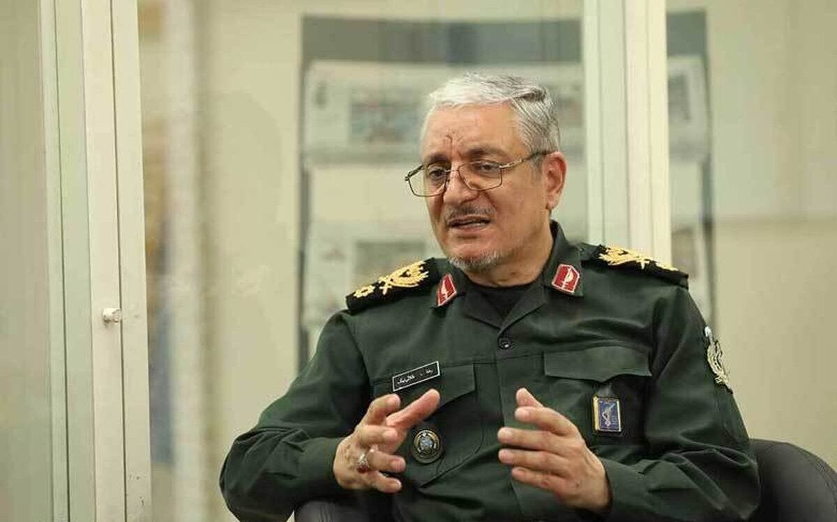 سخنگوی وزارت دفاع: باید در همه میادین اعم از میدان رزم، حوزه دیپلماسی و خیابان کماکان با قدرت دشمن را به تسلیم کامل برسانیم