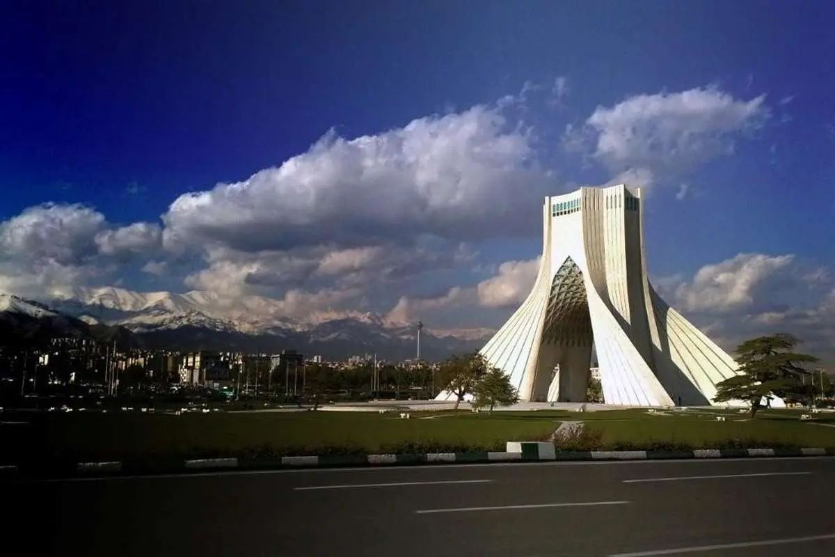 هواشناسی: آسمان تهران تا ۴ روز آینده صاف تا قسمتی ابری/ پیش‌بینی کاهش دما از سه‌شنبه