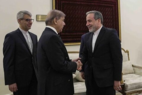 ادعای وال استریت ژورنال: پیشنهاد ایران ۱۴ ماده دارد / تهران یک فرآیند دو مرحله‌ای را پیشنهاد می‌کند؛ مرحله اول، رسیدگی مستقیم به موضوع تنگه هرمز و آینده آن در کنار شروطی برای پایان جنگ و تعهدات آمریکا برای توقف حملات و مرحله دوم، برنامه هسته‌ای و تحریم‌ها/ تهران به میانجی‌گران اعلام کرده که اگر واشنگتن نسبت به این پیشنهاد جدید آمادگی داشته باشد آماده است مذاکرات را هفته آینده برگزار کند