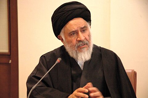 محقق داماد: ملت ایران منتظر تصمیمات خردمندانه است / مسئولان نباید از ملامت‌ها نگران باشند؛ باید راهی را بروند که به آن ایمان دارند، حتی اگر منزوی شوند و از در و دیوار، دوست و دشمن به آنها حمله کنند / کارِ ملک، اندیشیدن است و عمل بر وفق مصالح ملی؛ باید شرایط ملت را دید، مشکلات جهان را درک کرد و برای تصمیم درست، از هیچ سرزنشی نگران نبود