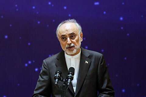 علی‌اکبر صالحی: قبل جنگ در خبر‌ها می‌گفتند کشور‌های همسایه اردوگاه‌هایی برای پناهندگان ایرانی آماده کرده‌اند، اما حتی یک نفر هم پناهنده نشد، بلکه عده‌ای از خارج به ایران بازگشتند؛ این رمز و راز ملت بزرگ ایران است / با درایت، تفکر و تعقل، قطعاً پیروز میدان خواهیم شد / هزینه خواهیم داد؛ نابرده رنج، گنج میسر نمی‌شود