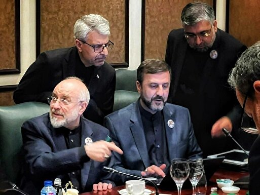 ادعای خبرنگار اکسیوس: ترامپ گفته محاصره را در ازای بازگشایی تنگه برنمی‌دارد، بلکه آن را در ازای توافق جامع لغو می‌کند / منابع داخلی: در پاسخ ۱۴ بندی ایران به پیشنهاد ۹ بندی آمریکا، بر اتمام جنگ و تعیین تکلیف موضوعات در ۳۰ روز تمرکز شده / پیشنهاد ایران شامل خروج نیرو‌های آمریکا از محیط پیرامونی ایران، رفع محاصره دریایی، آزادسازی دارایی‌های ایران، پرداخت غرامت و لغو تحریمهاست