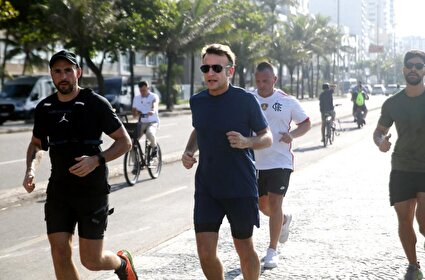 ببینید/ دویدن ماکرون در خیابان‌های ایروان