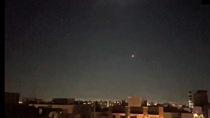 ببینید / لحظه سرنگونی ریز پرنده در جزیره هرمز و قشم