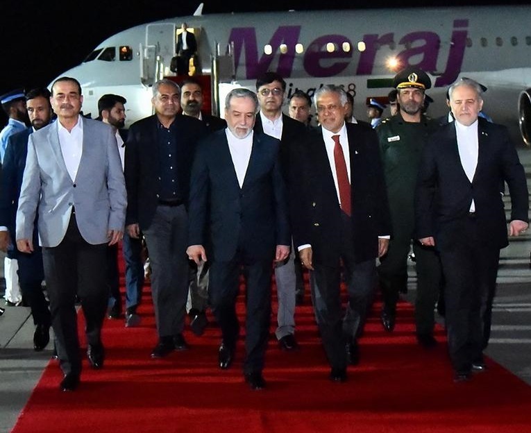 خبرنگار الجزیره در تهران: مذاکرات با آمریکا در این مرحله فقط بر روی تنگه هرمز متمرکز است / ایران یک فرایند سه مرحله‌ای را پیشنهاد کرده: ۳۰ روز اول صرفاً بر نحوه بازگشایی تنگه هرمز متمرکز است، در صورت حصول توافق، مذاکرات هسته‌ای می‌تواند آغاز شود و پس از آن، گفت‌و‌گو‌های امنیتی منطقه‌ای با کشور‌های همسایه دنبال خواهد شد
