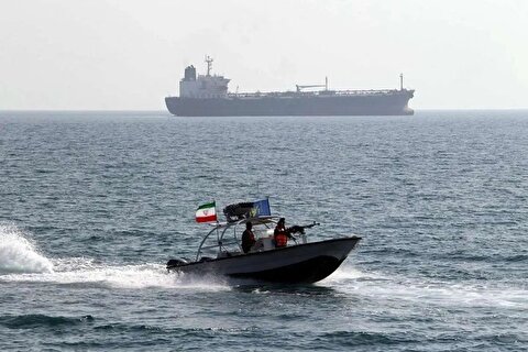 سی‌ان‌ان: در عملیات ترامپ برای هدایت کشتی‌ها از طریق تنگه هرمز، تنها دو کشتی عبور کردند/ حدود ۱۶۰۰ کشتی هنوز در نزدیکی این آبراه گیر افتاده‌اند/ اکنون شرکت‌های کشتیرانی حاضر به تحمل ریسک ترانزیت نیستند، زیرا جابه‌جایی کشتی‌ها بدون پشتوانه مالی، ریسک بسیار بالایی را به همراه دارد