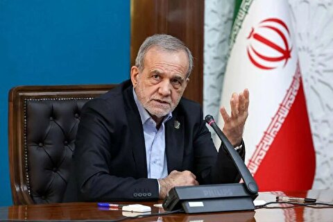 پزشکیان: در دیداری بی‌واسطه با رهبر انقلاب، گفت‌وگویی صریح و همراه با اعتماد داشتیم/ نوع نگاه و شیوه برخورد رهبر انقلاب، متواضعانه و عمیقاً صمیمی بود/ «وحدت»، «سعه‌ صدر» و «تحمل دیدگاه‌های متفاوت» از الزامات عبور از بحران‌ها است/ نباید به سادگی افراد را به خیانت یا جاسوسی متهم کرد