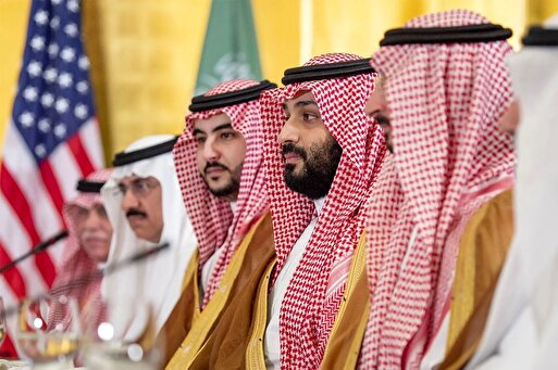 الحدث: پادشاهی سعودی اجازه استفاده از حریم هوایی خود برای پشتیبانی از عملیات نظامی تهاجمی را نداده؛ ریاض به دنبال کاهش تنش و یافتن راه حلی برای پایان دادن به جنگ است / الجزیره: احتمال سفر فرمانده ارتش پاکستان به واشنگتن و تهران در آینده نزدیک/شنیده شدن صدای انفجار‌هایی در امارات/ادعای ترامپ: حملات علیه ایران فقط یک ضربه [محدود]است؛ آتش‌بس ادامه دارد