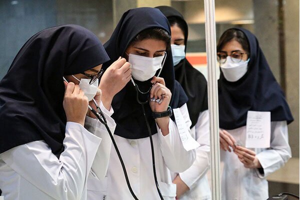 رئیس دانشکده پزشکی علوم پزشکی تهران: امتحانات پایان ترم دانشجویان قطعا به صورت «حضوری» برگزار می‌شود / احتمالا طول ترم دانشجویان با افزایش یک ماهه تا اواخر تیرماه یا حتی مرداد ادامه پیدا کند