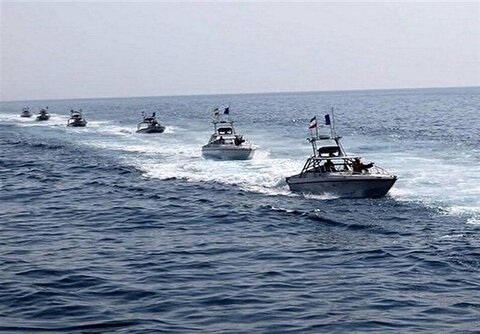 یک منبع نظامی: پس از اقدام خصمانه آمریکا علیه نفتکش‌های ایران، نیروی دریایی کشورمان با آتش حملات خود به نقض آتش‌بس و تروریسم آمریکایی پاسخ داد / هم اینک درگیری‌ها متوقف شده و فضا آرام است / احتمال ورود مجدد به درگیری‌هایی از این قبیل وجود دارد