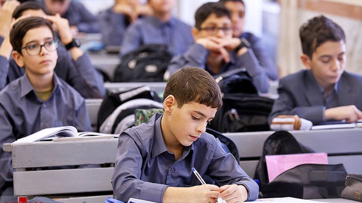 سرپرست مدارس خارج از کشور: پس از جنگ اخیر، تنها در امارات با لغو مجوز مدارس ایرانی مواجه شدیم/ حدود ۱۳۰۰ نفر از ۲۳۰۰ دانش‌آموز ایرانی در امارات، به مدارس داخل و بین‌المللی امارات منتقل شدند/ دانش‌آموزانی که قصد شرکت در کنکور سراسری ایران را دارند، حتماً در امتحانات نهایی در داخل کشور یا عمان، قطر، ترکیه، کویت، عراق و... شرکت کنند