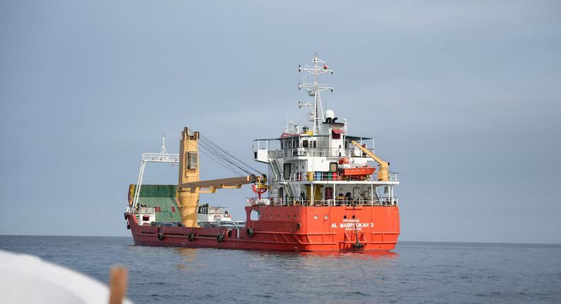 انگلیس: دریافت گزارشی مبنی بر یک حادثه دریایی در شمال شرقی عمان/ یک کشتی در معرض آتش‌سوزی قرار گرفت/ آسیب‌ زیاد به کشتی فرماندهی