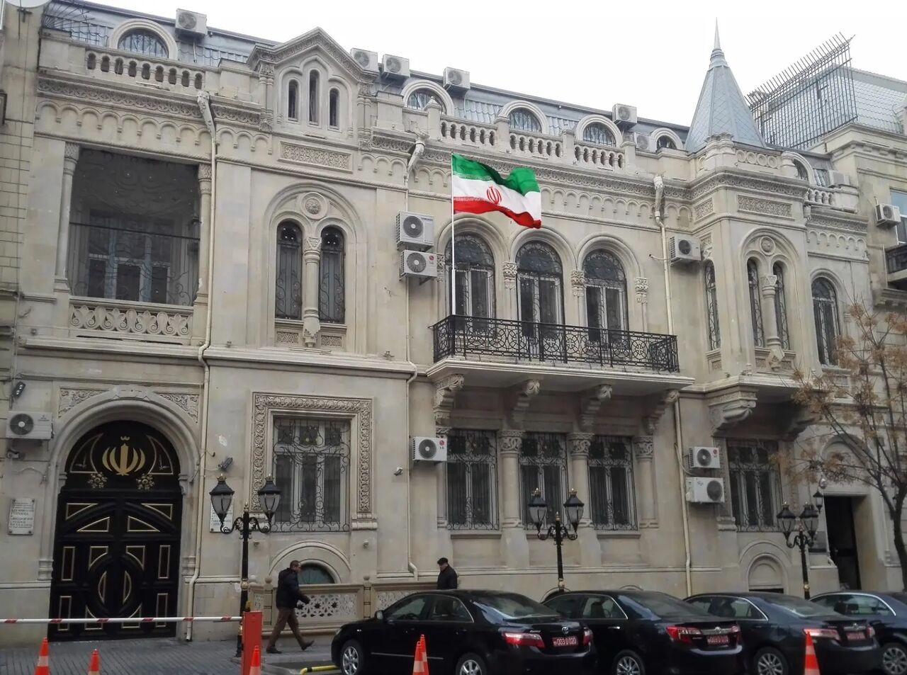 سفارت ایران در باکو: ادعای برنامه‌ریزی برای اقدام در خاک جمهوری آذربایجان را رد می‌کنیم/ رژیم صهیونیستی در پی توسعه جنگ به محیط پیرامونی ایران است و در این راستا عملیات «پرچم دروغین» را در دستور کار قرار داده/ حملات مشکوک پهپادی به نخجوان و تعرض به زیرساخت‌ها در دریای خزر، نشانگر چنین دستور کاری است
