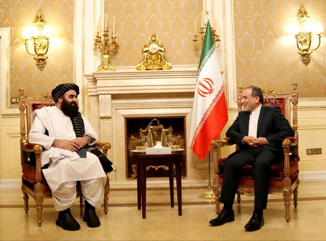 رایزنی تلفنی وزیران خارجه ایران و افغانستان در مورد تحولات منطقه‌ای