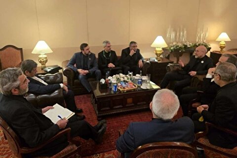 الجزیره به نقل از تحلیل‌گر ارشد پاکستانی: هنوز بسیار امیدوار هستیم که مذاکرات طی ۲۴ تا ۴۸ ساعت آینده آغاز شود/ در میان مجموعه تصمیم‌گیری ایران درباره مذاکره، وحدت نظر وجود دارد/ شاهد وحدت نظر و پیشرفت در مورد مذاکراتی هستیم که در پاکستان در حال انجام است/ تصمیم‌گیری اجماع‌ محورتر، همراه با ارتباط بیشتر و فراگیرتر شده