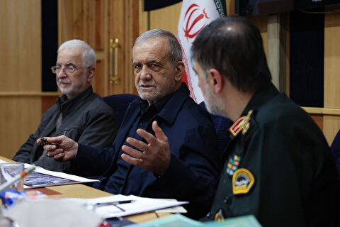 پزشکیان: اکنون یا باید وارد مذاکره شویم، یا در وضعیت «نه جنگ و نه صلح» باقی بمانیم، یا مسیر جنگ را ادامه دهیم/ ترجیح عقلانی این است که پیروزی نیروهای مسلح در میدان نبرد، در عرصه دیپلماسی تکمیل شود/ چنانچه توافقی با در نظر گرفتن دغدغه‌های رهبر معظم انقلاب و مصالح ملت حاصل شود، بر عهد خود پایبند خواهیم بود/ این مقطع از تاریخ کشور، در بسیاری از ابعاد بی‌سابقه بوده
