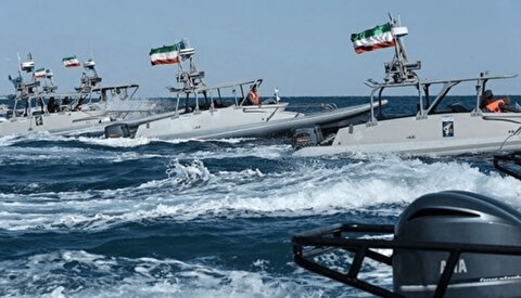 معاون سیاسی نیروی دریایی سپاه: در چارچوب طرح جدید، محدوده تنگه هرمز به طور قابل توجهی گسترش یافته/ این محدوده شامل سواحل جاسک و سیری تا فراتر از جزایر بزرگ است و به عنوان یک پهنه راهبردی تعریف شده/ تنگه هرمز از ۲۰ الی ۳۰ مایل به بیش از ۲۰۰ الی ۳۰۰ مایل، یعنی ۵۰۰ کیلومتر تبدیل شده؛ این یک هلال کامل است