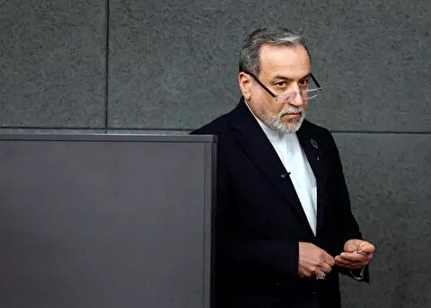 عراقچی: از نظر ما، تنگه هرمز برای تمامی کشتی‌های تجاری باز است، اما آنها باید با نیرو‌های دریایی ما همکاری کنند / ما هیچ مانعی ایجاد نکرده‌ایم؛ این آمریکاست که محاصره ایجاد کرده است