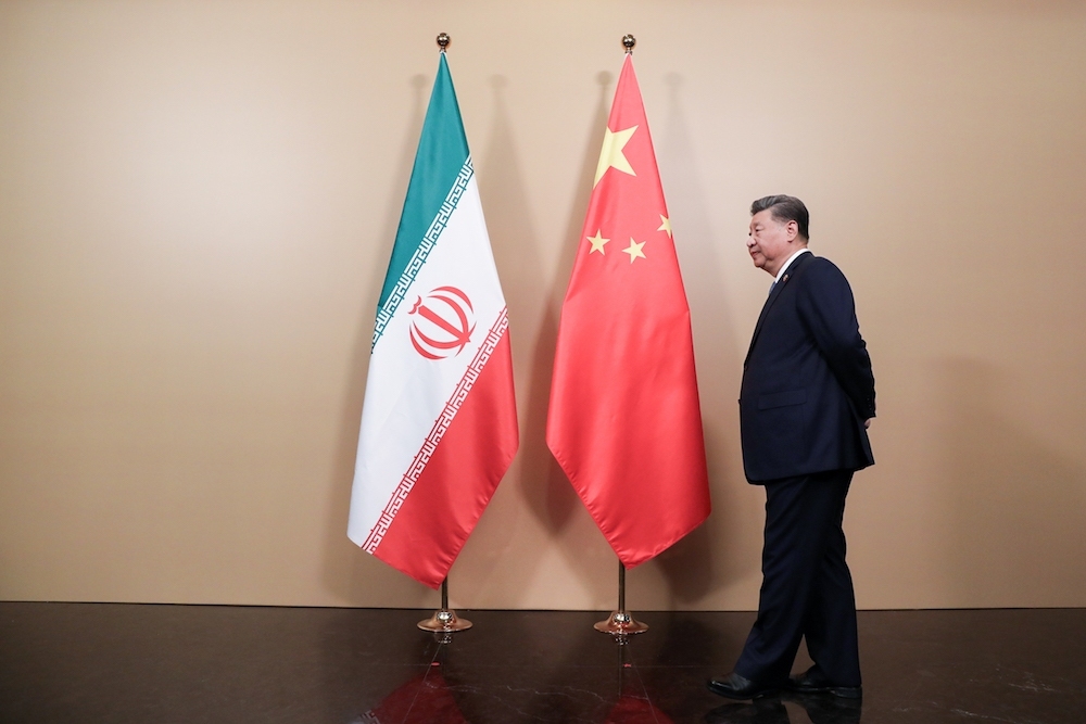 ادعای سی‌ان‌ان: ایران از چین خواسته برای پایان دادن به بن‌بست [مذاکرات]میانجیگری کند/ادعای وزیرخارجه امریکا: ترامپ با رهبر چین، مسئله جنگ و تنگه هرمز را مطرح کرد؛ طرف چینی گفت که آنها هم طرفدار ایجاد سیستم عوارض در تنگه نیستند/ادعای اکسیوس: تیم ترامپ در حال بررسی گزینه‌های تشدید تنش نظامی برای شکست بن‌بست با ایران است/منابع داخلی: عبور ۳۰ کشتی از شب‌گذشته تاکنون از تنگه با هماهنگی ایران