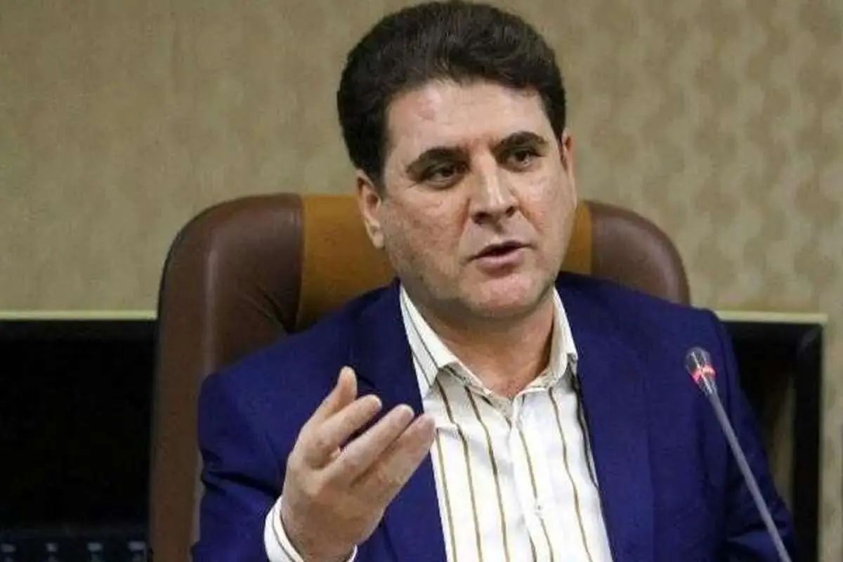 سخنگوی وزارت کشور: با وجود برخی محدودیت‌ها در مسیر‌های دریایی جنوب، مرز‌های جایگزین در شمال، غرب و شرق کشور فعال شده‌اند/ با تدابیر ویژه و کم سابقه‌ای که به استانداران واگذار شده، روند تأمین کالا‌های اساسی در حال انجام است
