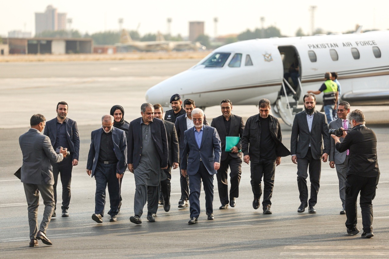 منابع رسمی پاکستانی: وزیر کشور پاکستان در تهران به دنبال قالب توافق ایران و آمریکاست؛ طرف آمریکایی خواستار دریافت پاسخ برای نکات مشخصی در سند مذاکره است /صداوسیما: اروپایی‌ها برای عبور از تنگه وارد مذاکره با سپاه شده‌اند/سی‌ان‌ان: در حلقه نزدیکان ترامپ با نزدیک شدن به انتخابات میان‌ دوره‌ای، فوریت فزاینده‌ای برای خروج از جنگ وجود دارد؛ مشاور ترامپ: فقط عجله کنید!