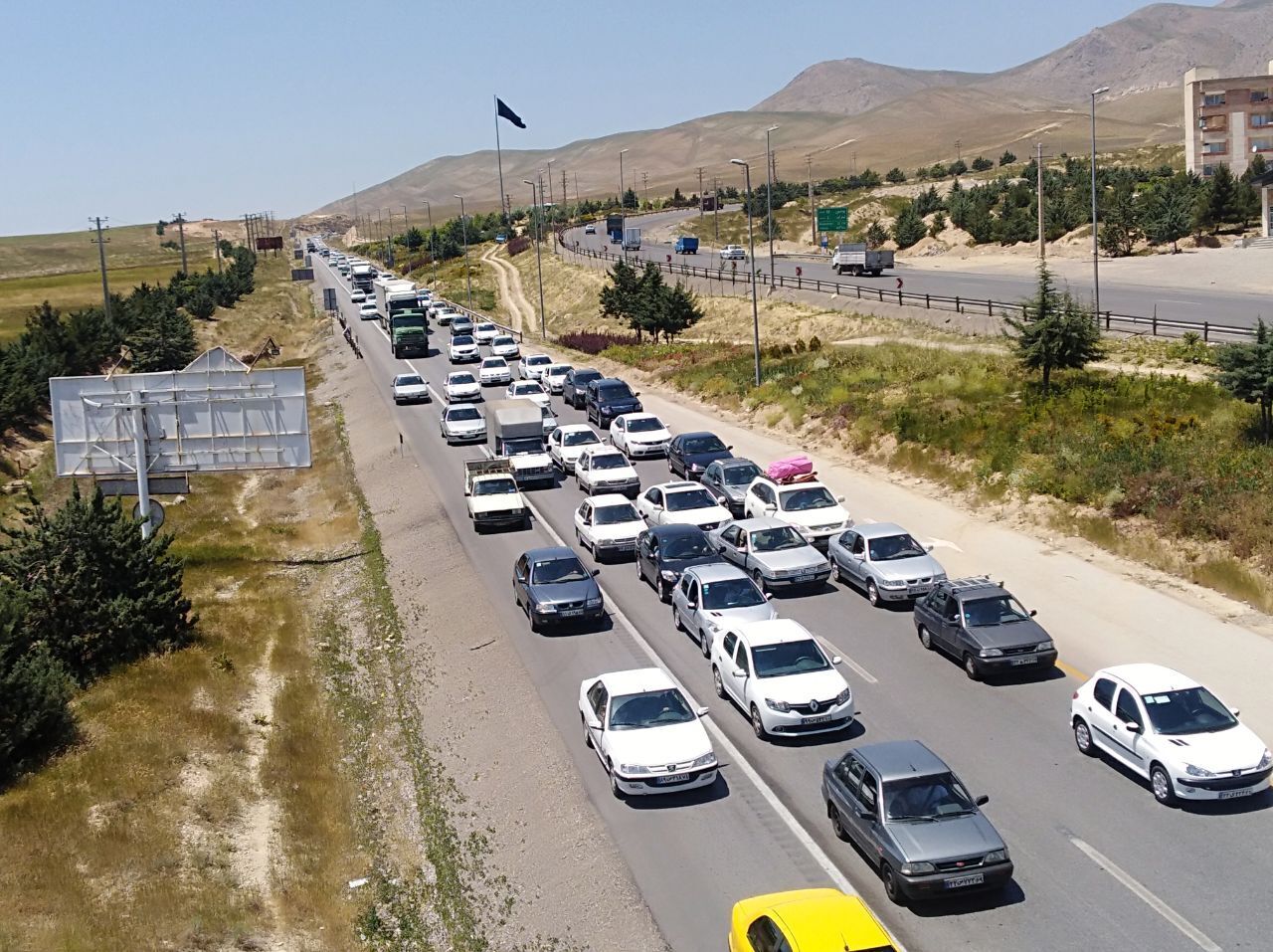 پلیس راه: ترافیک سنگین در محورهای منتهی به تهران/ بارش باران در جاده‌های شمال غرب