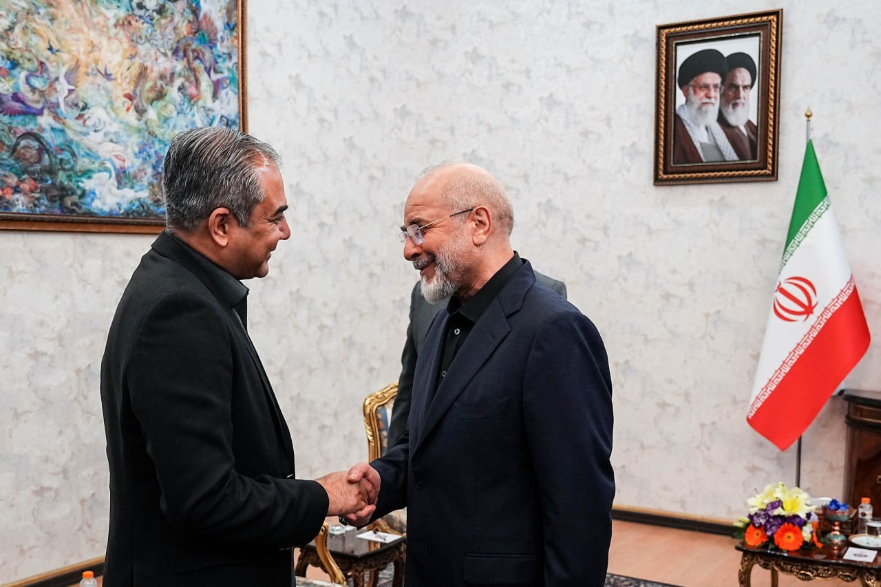 دیدار وزیر کشور پاکستان با قالیباف/نتانیاهو درباره ایران با ترامپ گفت‌وگو می‌کند/دیدار خصوصی و ۹۰ دقیقه‌ای وزیر کشور پاکستان با پزشکیان/ بلومبرگ: امروز عبوری در تنگه ثبت نشده/ روزنامه پاکستانی: سفر وزیر کشور پاکستان به ایران با هدف جلوگیری از فروپاشی کامل مذاکرات/ ادعای ابوظبی: حمله به نیروگاه هسته‌ای امارات/ فارس: از شروط اصلی واشنگتن «عدم پرداخت غرامت» و «تحویل ۴۰۰ کیلو اورانیوم» است