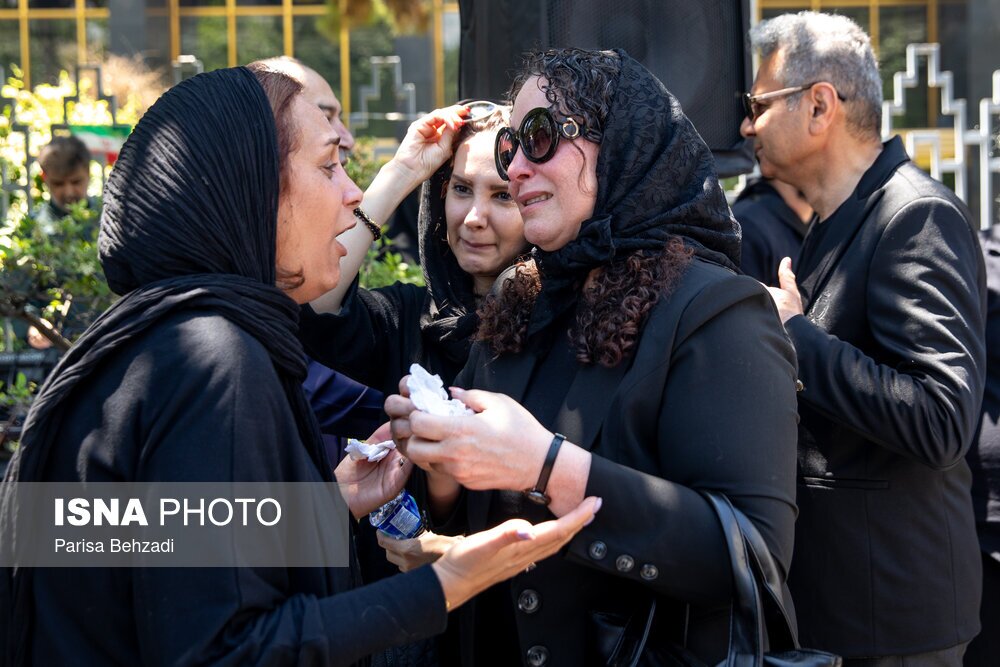 تصاویر: مراسم تشییع پیکر بهناز نازی