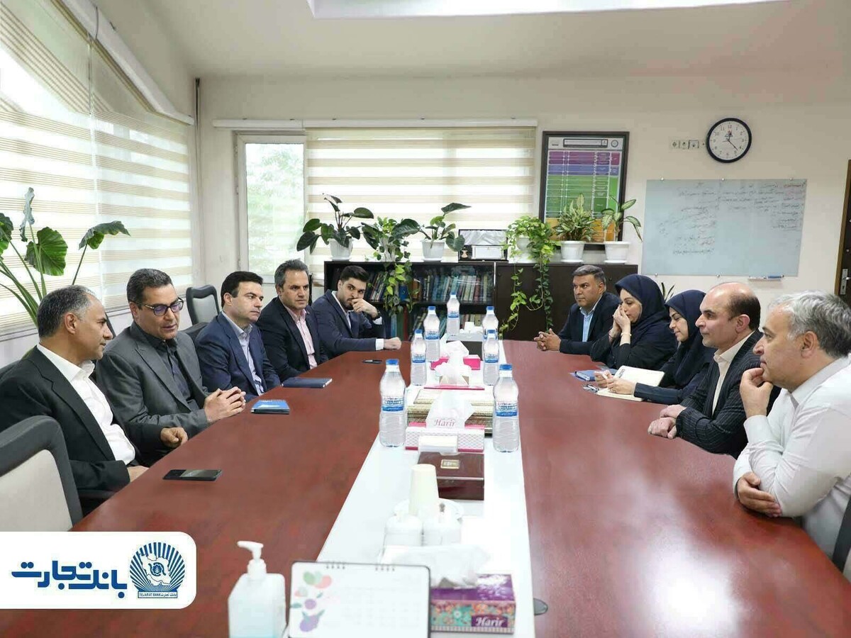 دکتر اخلاقی در دیدار با مدیرعامل پالایشگاه نفت تهران
بانک تجارت قدرتمندتر از همیشه در خدمت صنعت نفت، گاز و پتروشیمی کشور است