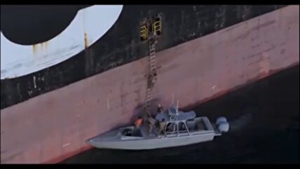 ویدیو / اولین تصاویر از توقیف کشتی‌های کانتینربر متخلف در تنگه هرمز توسط سپاه