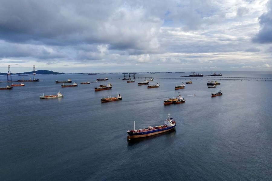 آخرین قیمت نفت: ۱۰۴ دلار/نایب‌رئیس مجلس: اولین درآمد از محل عوارض تنگه هرمز به حساب بانک مرکزی واریز شد/وزیر کشور پاکستان: تمدید آتش‌بس توسط ترامپ گامی مهم برای کاهش تنش‌ها است؛ به پیشرفت مثبت از طرف ایران امیدواریم/اسرائیل هیوم: چین در پشت صحنه ارتباطات جاری بین ایران و امریکا دخیل است