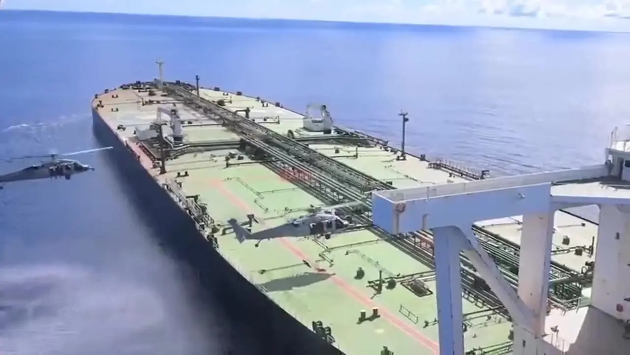 آمریکا مدعی توقیف نفتکش حامل نفت ایران در اقیانوس هند شد/سازمان ملل: جنگ با ایران موجب فقر ۳۲ میلیون نفر در جهان می‌شود/آخرین قیمت نفت: ۱۰۴ دلار/نایب‌رئیس مجلس: اولین درآمد از محل عوارض تنگه هرمز به حساب بانک مرکزی واریز شد/وزیر کشور پاکستان: تمدید آتش‌بس توسط ترامپ گامی مهم برای کاهش تنش‌ها است؛ به پیشرفت مثبت از طرف ایران امیدواریم