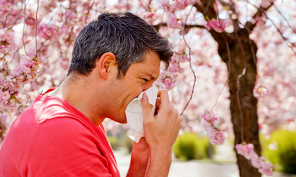 تعویض لباس‌ها و دوش‌گرفتن پس از بازگشت به خانه؛ توصیه مهم به مبتلایان به آلرژی