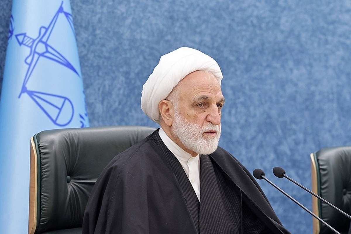 رئیس قوه قضائیه: آمریکایی‌ها جرأت نزدیک شدن به تنگه هرمز را ندارند؛ آن‌ها دیدند چه بر سر دو ناوشکن به اصطلاح فوق پیشرفته‌ «مورفی» و «پترسون» آمد/ ناوگان زنبوری سپاه انتظار ناوهای متجاوز آمریکایی را می‌کشد تا با اشباع پدافندی، دمار از روزگار متجاوزین در آورد