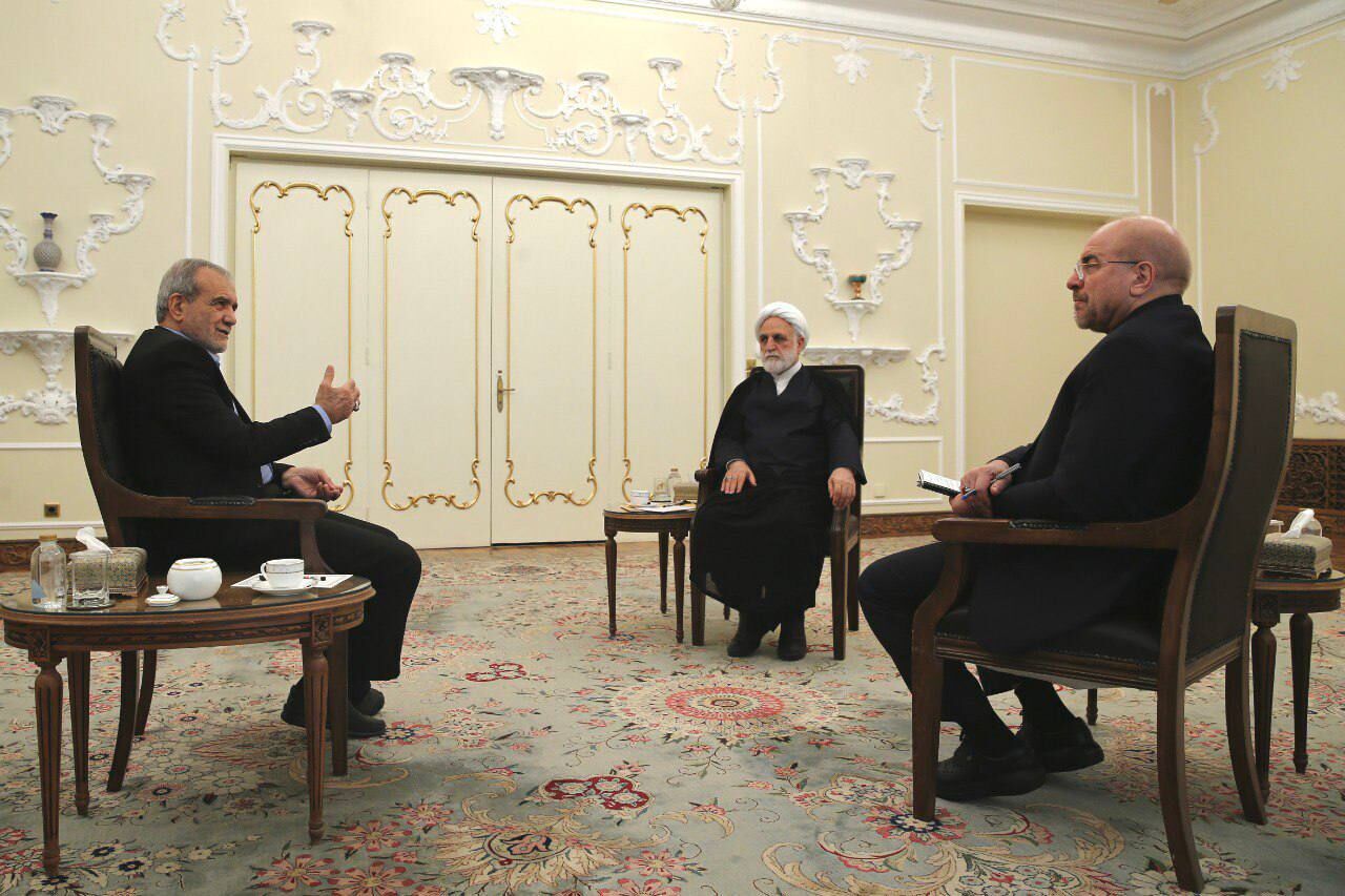 پیام مشترک سران سه قوه در پاسخ به ترامپ: در ایران تندرو و میانه‌رو وجود ندارد/ یک خدا، یک رهبر، یک ملت و یک راه؛ آن هم راه پیروزی ایران عزیزتر از جان