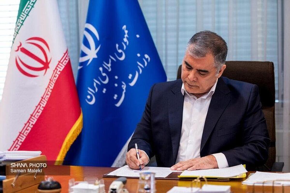 پیام وزیر نفت به آیین یادبود شهدای شرکت صنایع پتروشیمی خلیج‌فارس در جنگ تحمیلی سوم:
شهدای صنعت پتروشیمی در سنگر تولید و پایداری انرژی کشور، جان خویش را نثار میهن و ملت کردند/ تاریخ ثابت کرده صنعت نفت در بزنگاه‌های تاریخی همواره در کنار مردم و در خدمت منافع ملی کشور ایستاده