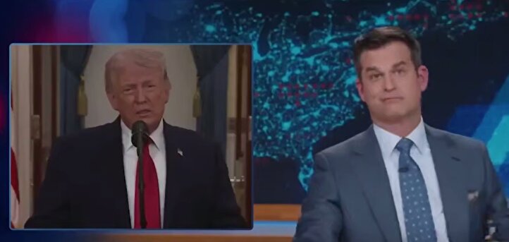 ویدیو / تمسخر ترامپ توسط طنزپرداز آمریکایی: او از نابودی نیروی دریایی ایران می‌گوید، اما ایران همچنان کشتی می‌گیرد