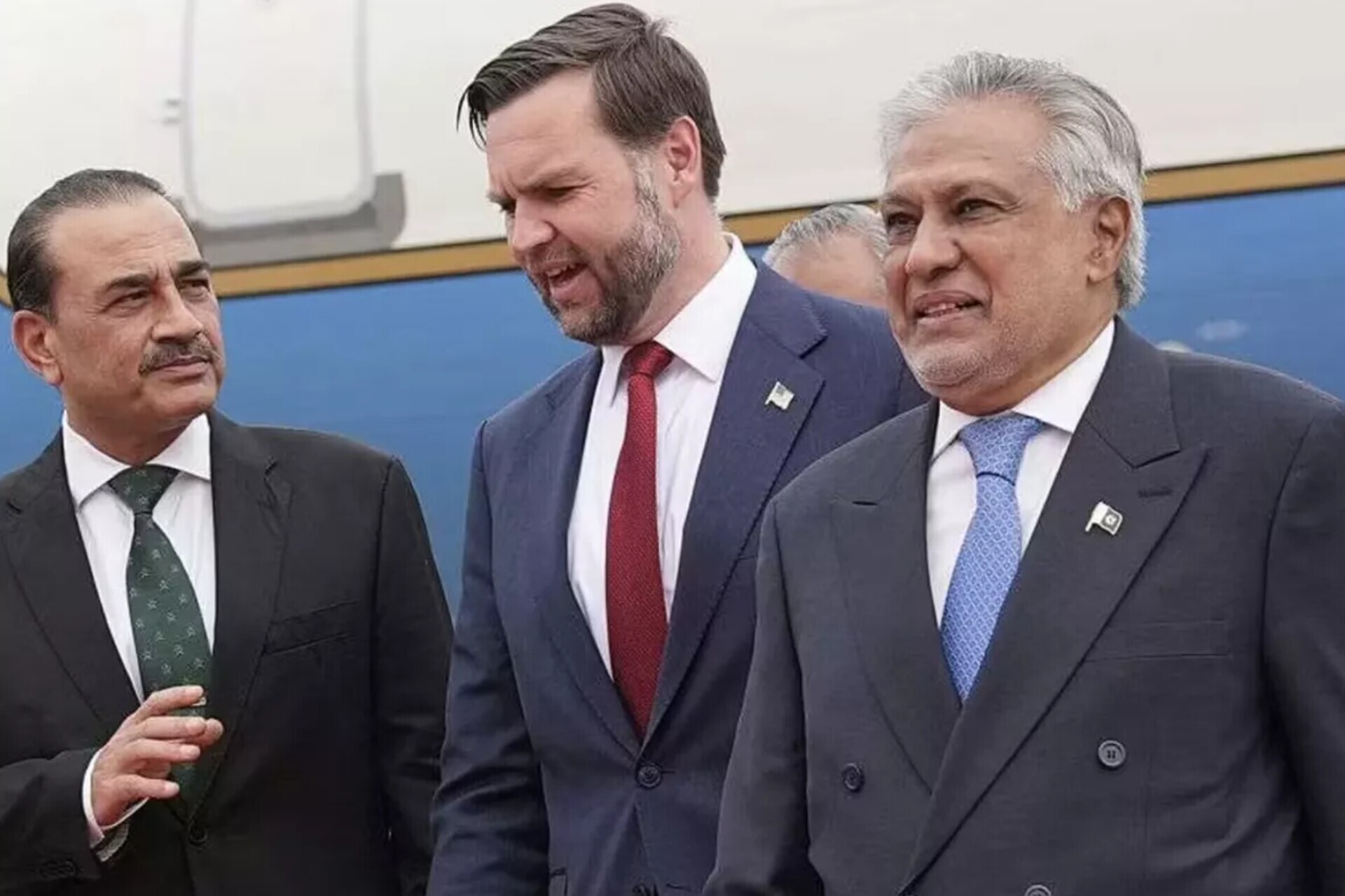 ادعای ترامپ درباره ایران: نمی‌خواهم عجله کنم؛ می‌خواهم یک معامله عالی انجام دهم؛ ما هیچ‌وقت این قدر مهمات نداشته‌ایم / خبرنگار: چقدر حاضرید منتظر ایران بمانید؟ پاسخ ترامپ: به من فشار نیاور