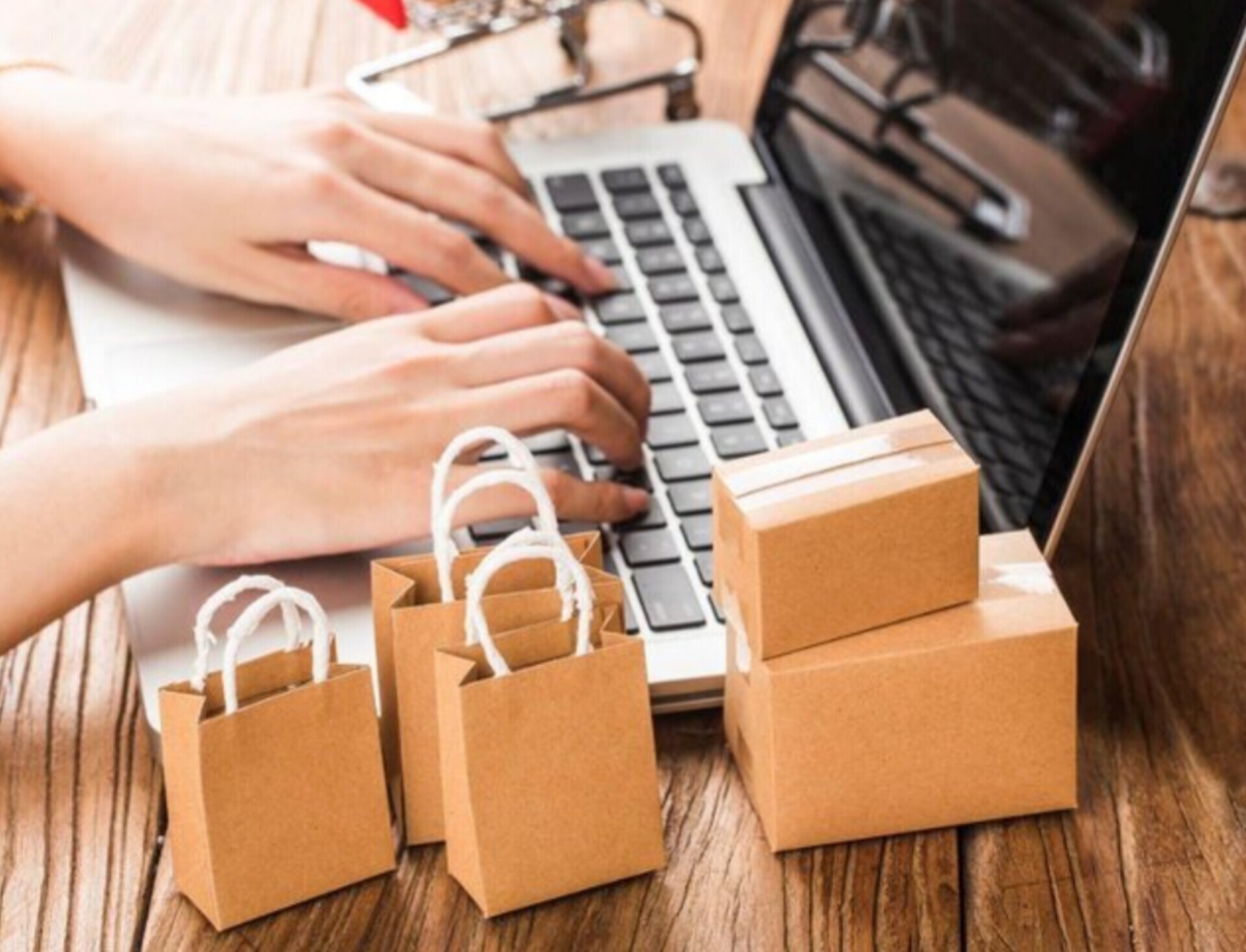 ایسنا: بسته‌های اینترنت پرو یا طبقاتی با هزینه‌هایی بالاتر از تعرفه معمول عرضه می‌شوند، یکی از آن‌ها با حجمی در حدود ۵۰ گیگابایت، قیمتی نزدیک به دو میلیون تومان دارد/ محدودیت مصرف روزانه از دیگر ویژگی‌های این بسته‌ها است؛ به گونه‌ای که پس از اتمام سهمیه روزانه، دسترسی کاربر تا ابتدای روز بعد متوقف می‌شود