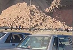 ببینید / تصاویری از رانش کوه در اتوبان تهران ـ پردیس