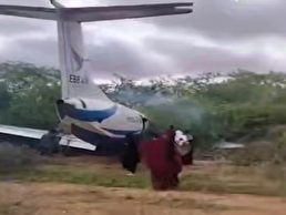 ببینید / انحراف هواپیمای مسافربری در کنیا