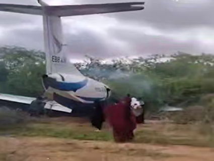 ببینید / انحراف هواپیمای مسافربری در کنیا