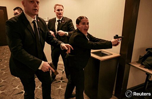 تیراندازی در مراسم شام خبرنگاران با حضور ترامپ / شنیده شدن سه صدای بلند / ترامپ توسط «سرویس مخفی» از سالن خارج شد / ترامپ ادعا کرد که مهاجم دستگیر شده