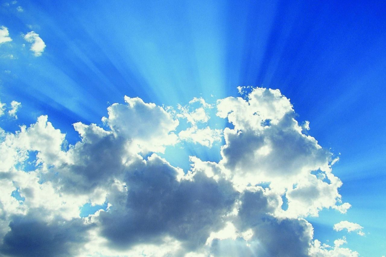 معمای رنگ اتمسفر؛ چرا آسمان همه جا به یک اندازه آبی نیست؟